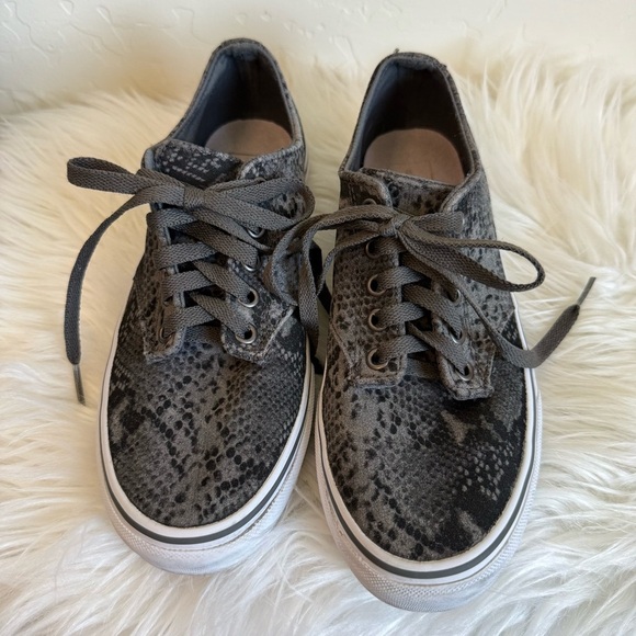 V ans Authentic Suede Gray Snakeskin Animal Print Low Top Sneakers Size 8.5 - Picture 4 of 7